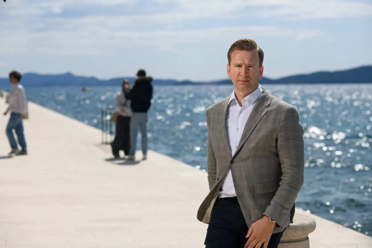 BILAVER OPET U AKCIJI: Nakon turneje s Jandrokovićem po Medicinskoj školi, župan "optrčao" i bolnicu – fotografiranje, floskule i kavica dok zdravstvo gori