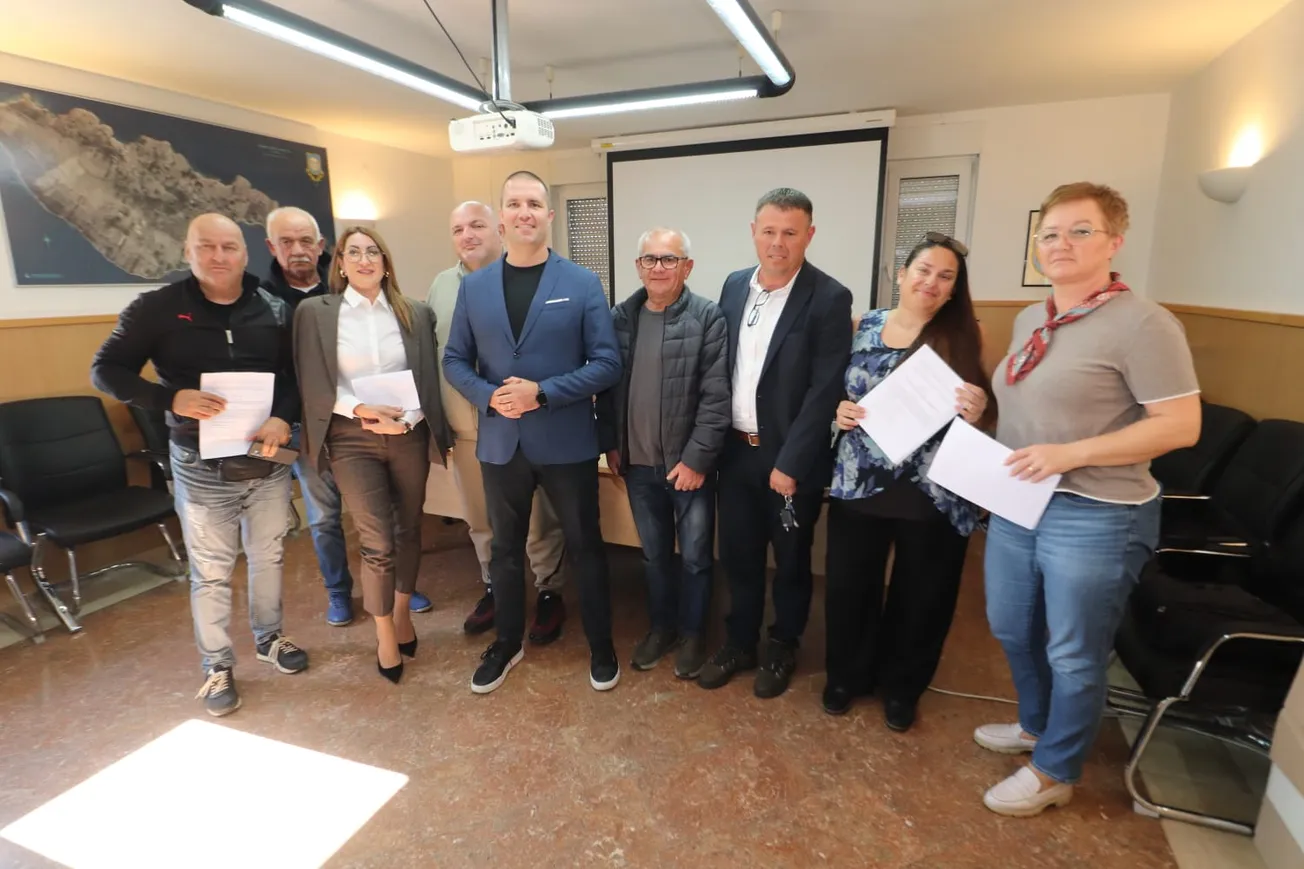 OTOČNE UDRUGE DOBILE GOTOVO 130 TISUĆA EURA ZA 2025. GODINU: Financirat će se i Virani koji se brinu o napuštenim kućnim ljubimcima