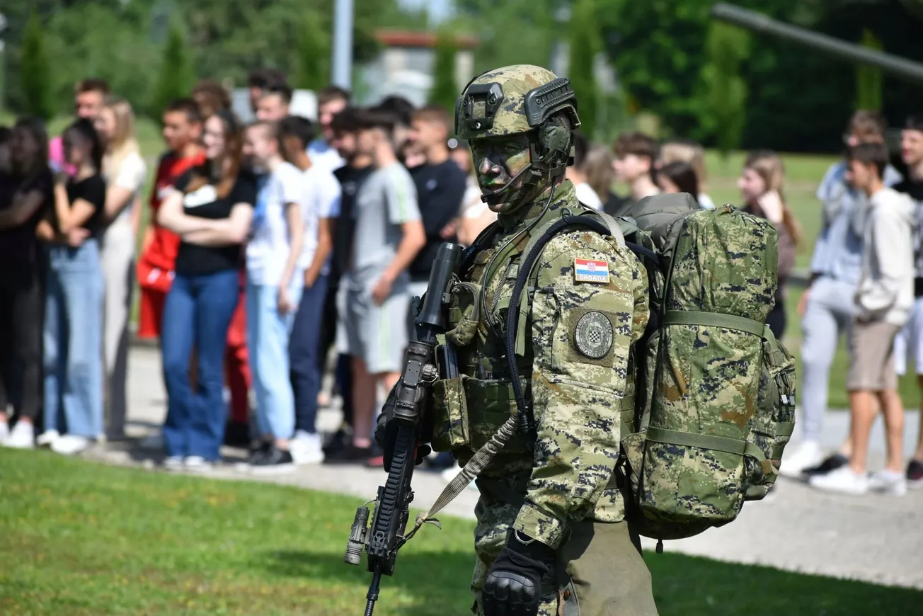 Hrvatska vraća temeljno vojno osposobljavanje: Kazne do 1.320 eura za one koji se ne odazovu