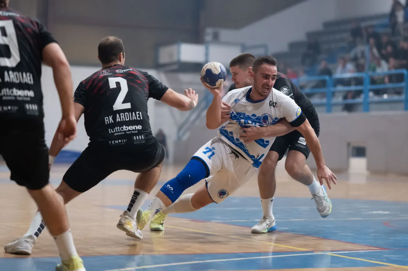 Zadar 1954 srušio neporaženi Ardiaei u derbiju kola – dramatična pobjeda 28:26 pred punim Mocirama