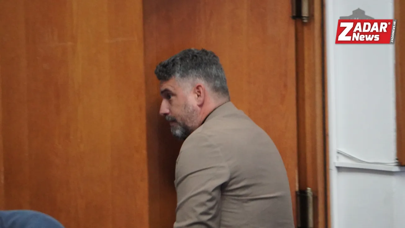 Ćurković Zadrane usporedio s hijenama: "Trgaju i čupaju zastave kao da im je zadnje u životu"