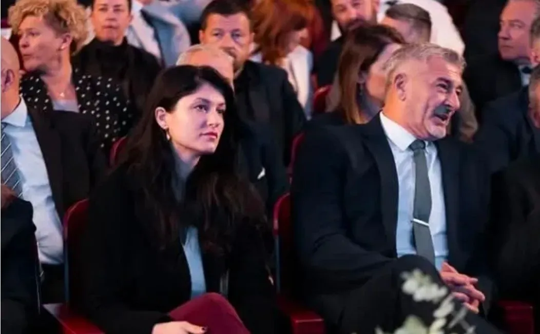 Benkovački ginekolog iz Raštana ponovno zabrljao: Žuvela supruzi zahvaljuje za "četiri kantuna kuće" i postaje PR noćna mora HDZ-a