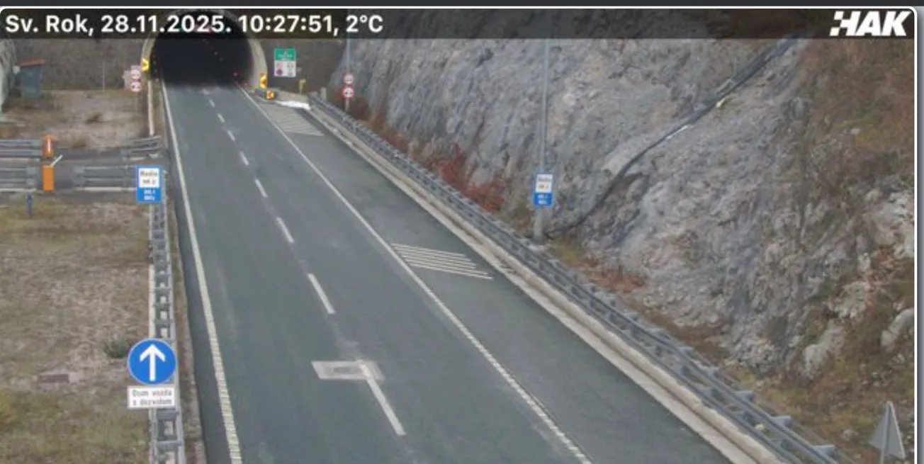 Bura paralizirala promet u Zadarskoj županiji: zatvorena A1 kod Sv. Roka, u prekidu i trajektna linija Prizna–Žigljen