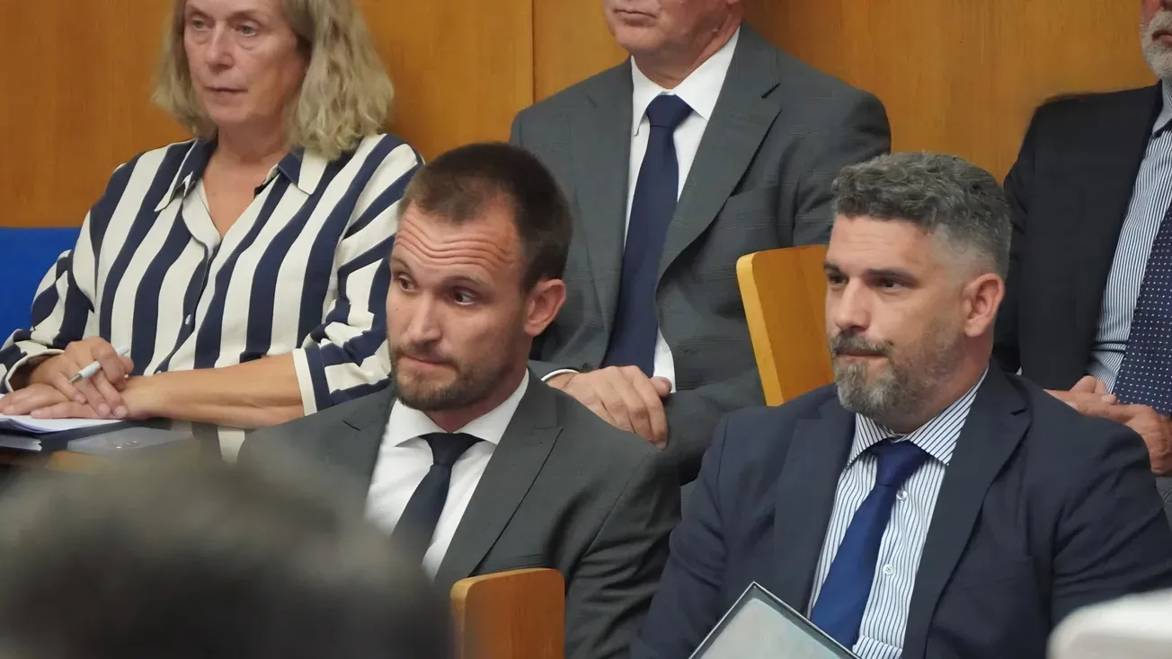 Diktaturi još samo fali portret Erlića na svakom uglu: Nakon što su novinarima zatvorili vrata, HDZ-ova ekipa sada ide po oporbu