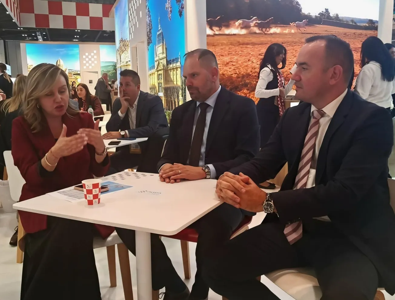 Dujela, Sjauš i Anić u Londonu: Dok Zadar tone, HDZ-ova nomenklatura se šeta po svjetskim sajmovima