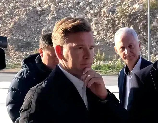 Kad dužnost postaje pozornica: Bilaver i opsesija vlastitom fotografijom