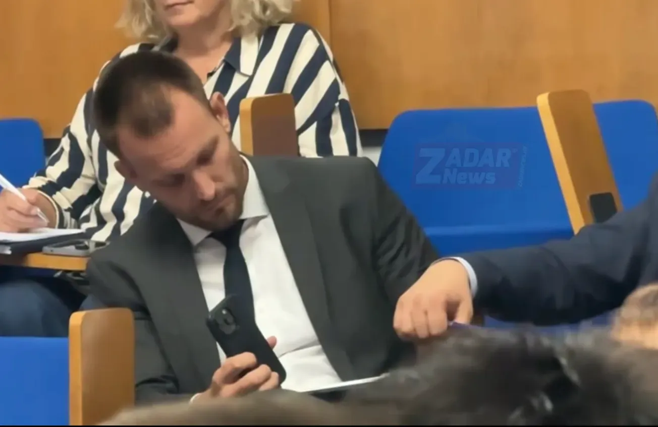 Erlić optužio novinare da "ugrožavaju sigurnost djelatnika" pa na portalu 057 info objavljen prijeteći komentar: "Odveli bi ih iza Kino Pobjede i po kratkom postupku…"