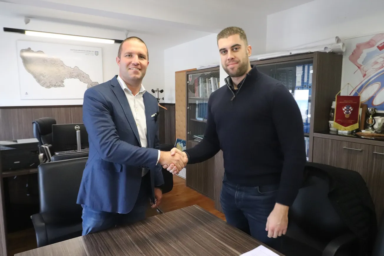 Vir potpisao ugovor s tvrtkom Filius: Kreće velika obnova najatraktivnijeg dijela virskog cestovnog prstena – dionice od Rta Vrulje do Duboke drage