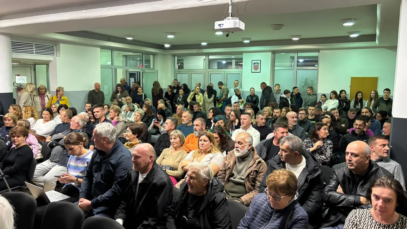 Ekomafija koristi rupe u hrvatskom sustavu i krijumčari otpad iz Italije; Tri godine kasnije tone otpada u Gospiću čekaju uklanjanje