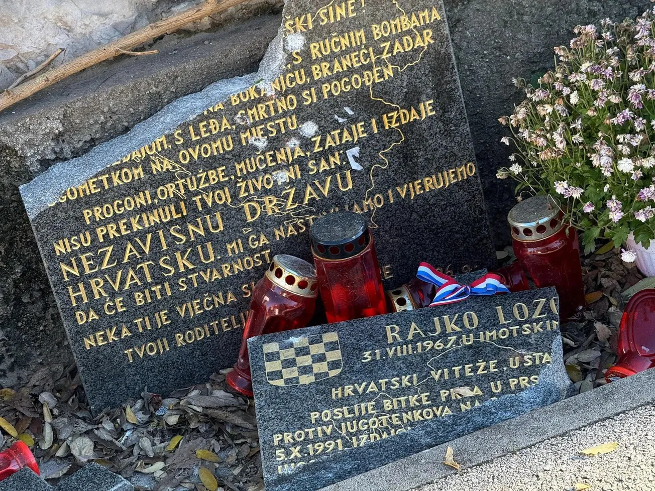 POLICIJA USRED MARŠA PRIVELA “DARKMANA”: Je li je Periša razbio Lozinu ploču ili je u pitanju promašaj stoljeća?