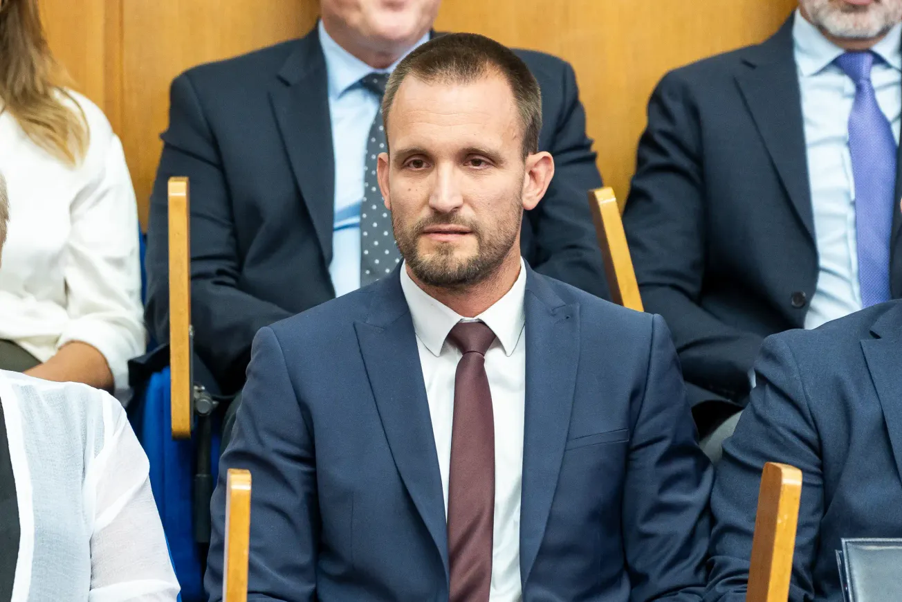 NASTAVAK SERIJE “KAKO UŠUTKATI MEDIJE – PRIRUČNIK ZA MALE AUTOKRATE”: Tko je vuk koji se krije iza Erlićeve zabrane ulaska novinarima na javnu sjednicu Gradskog vijeća?