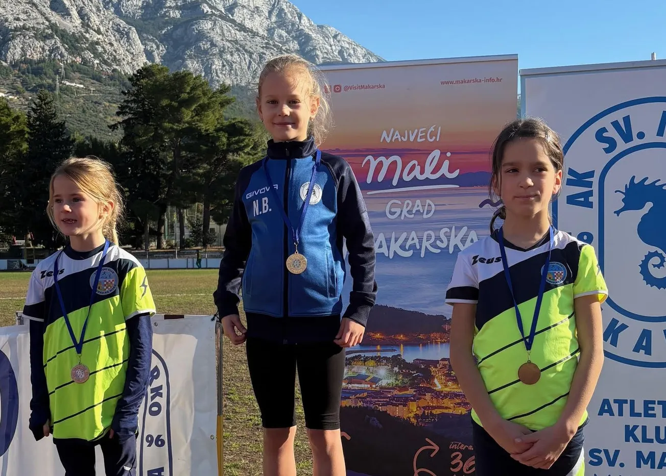 Za kraj sezone: Medalje i rekordi AK Biograda na Božićnom mitingu u Makarskoj