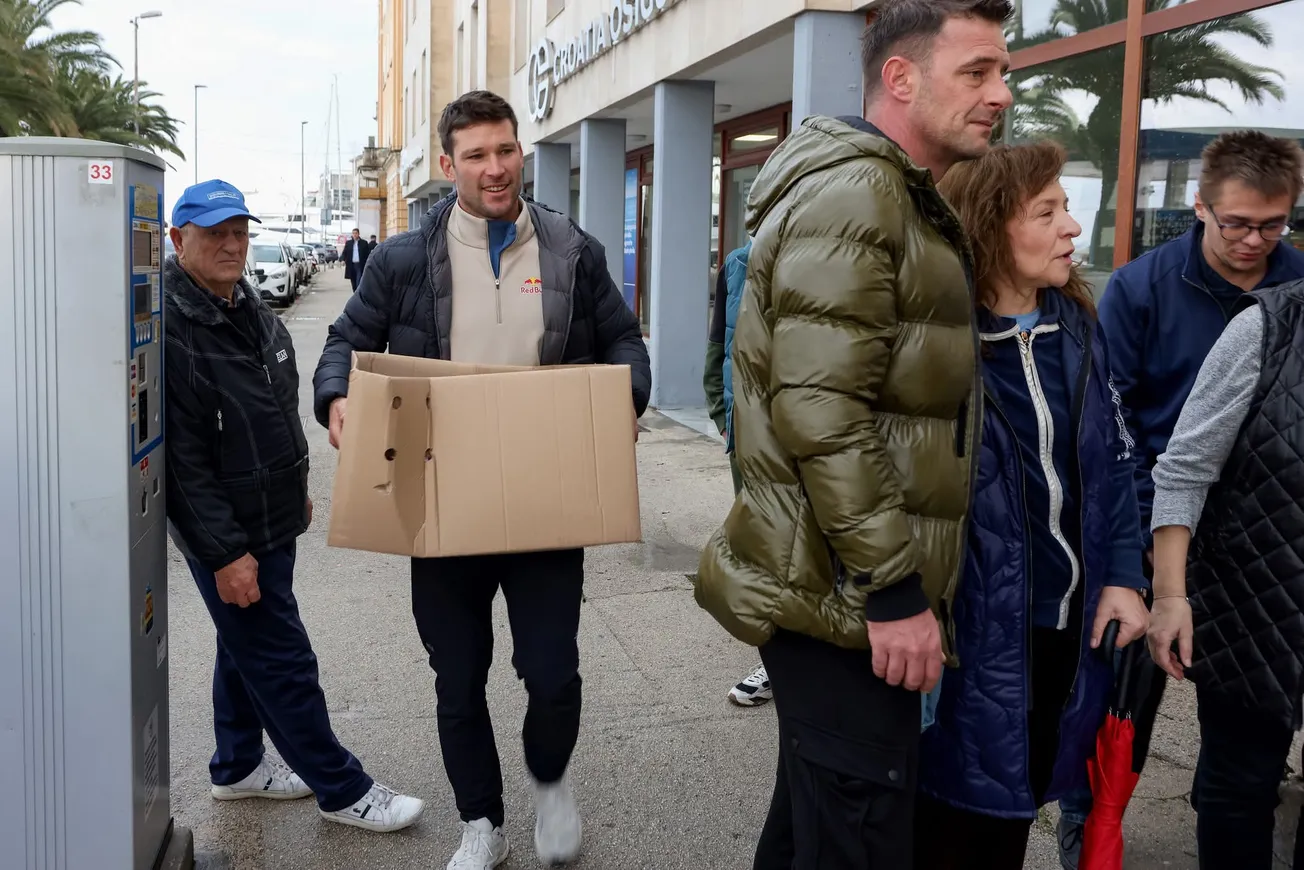 Humanitarna akcija ili političko-marketinški fotosešn? HDZ - ova ekipa na čelu s Dujelom ogrebala se o dobročinstvo sportaša
