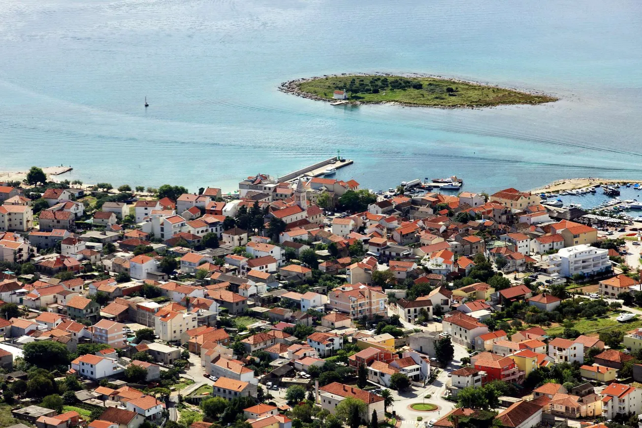 HDZ-ov „razvoj“ na rate: Vlada blagoslovila novo zaduženje Pakoštana od 2,8 milijuna eura