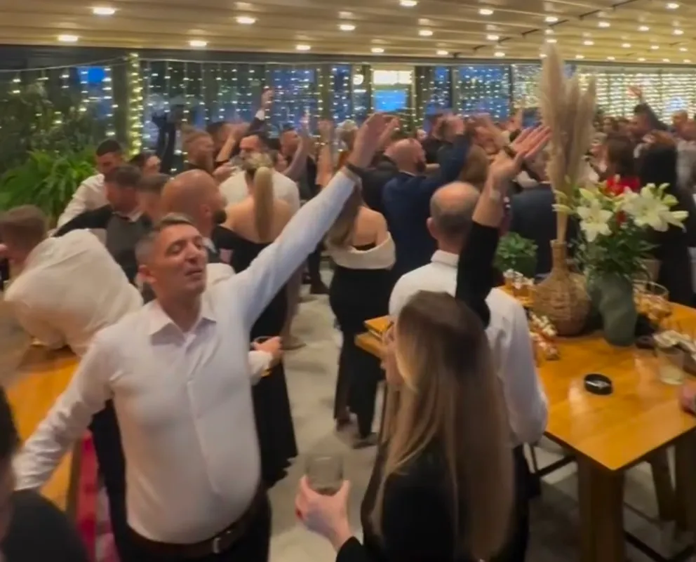 SDP-ovac Erol Gaši dobio stotine komentara podrške nakon što je pjevao Thompsonovu pjesmu, ali i packu iz vrha stranke