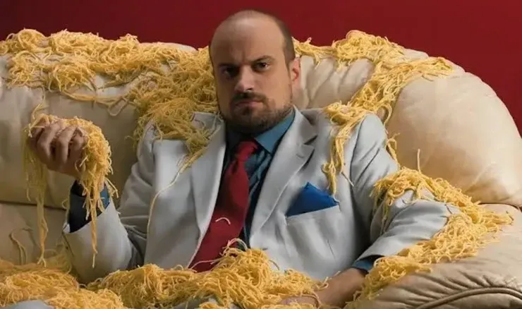 Radio Zadar javlja da će zbog velikog interesa na Adventu nastupiti Vojko V.