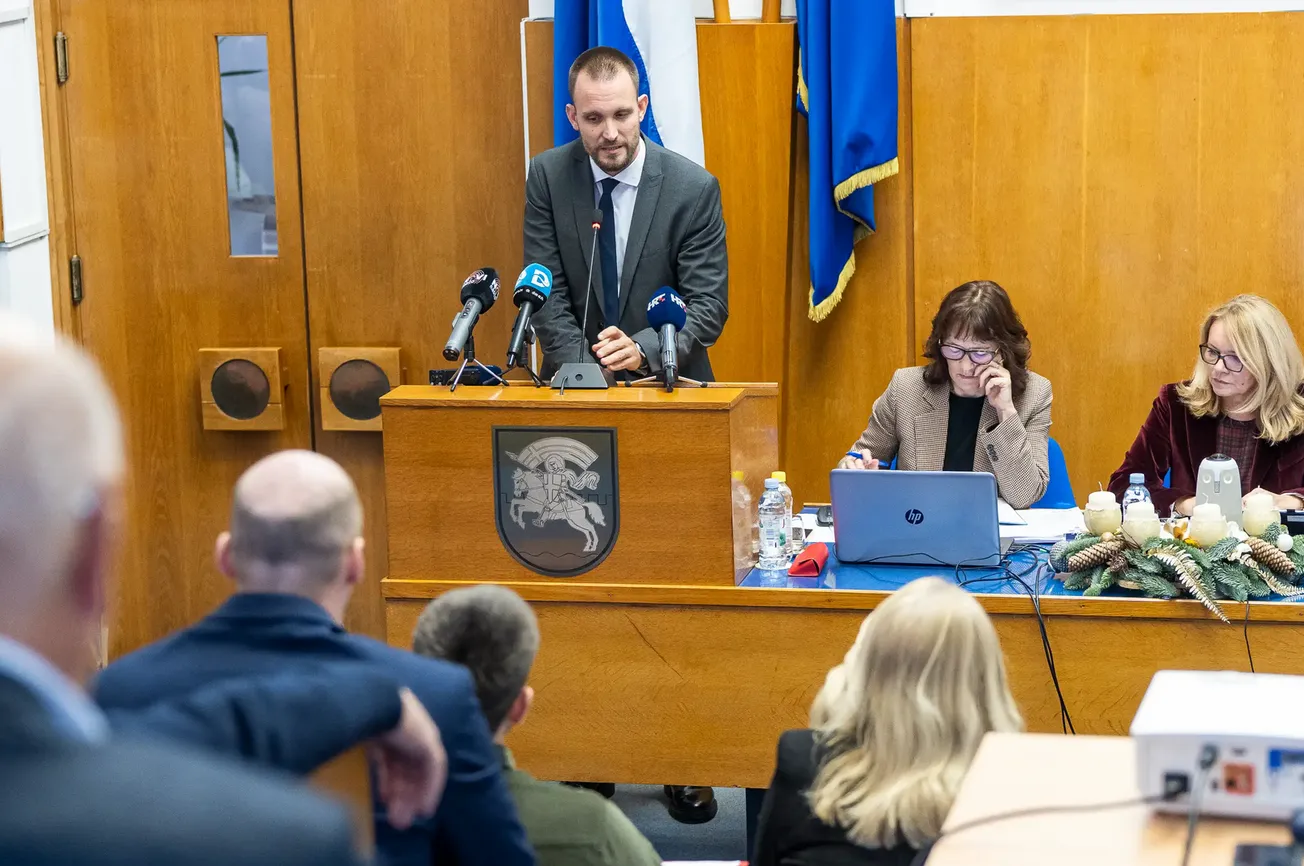 POLITIČKA PROSTITUCIJA: Od "Nikad HDZ" do "sve za HDZ" već na početku mandata - žetončići izglasali proračun Grada Zadra za 2026. godinu