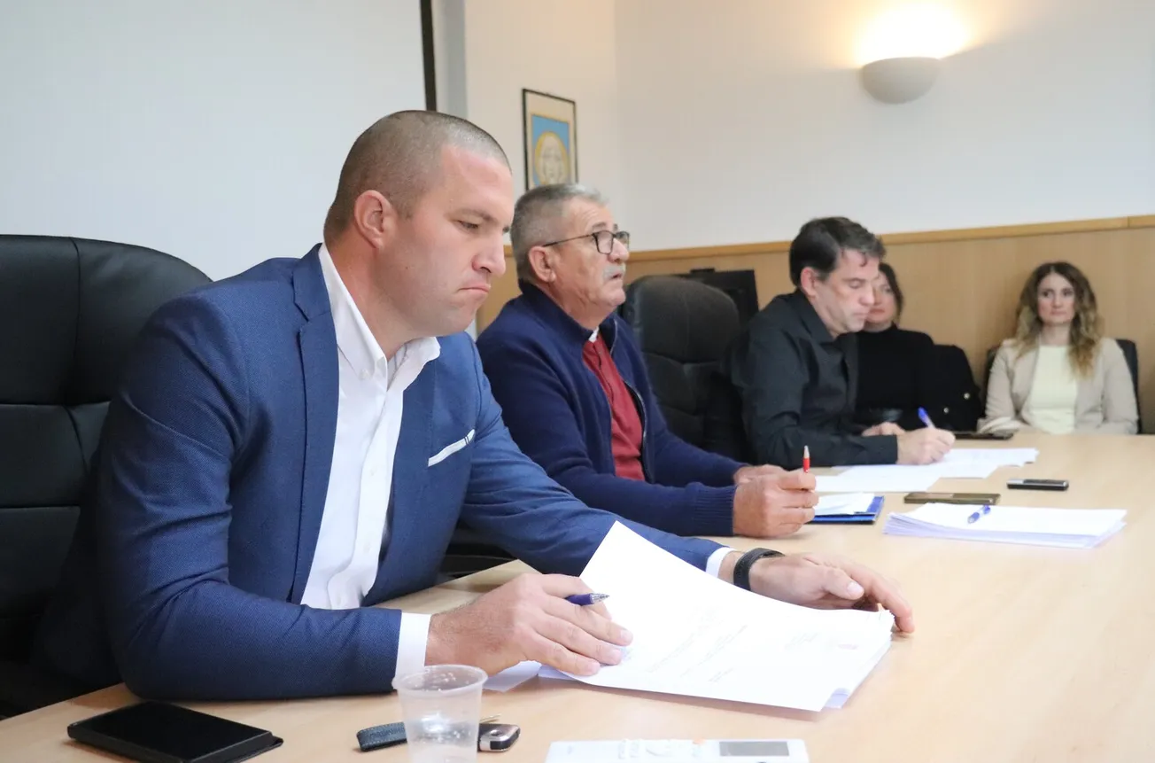 VIR KONAČNO KREĆE NAPRIJED Radović: Usvojeni rekordni proračun od 18 milijuna eura otvara novu razvojnu fazu Vira