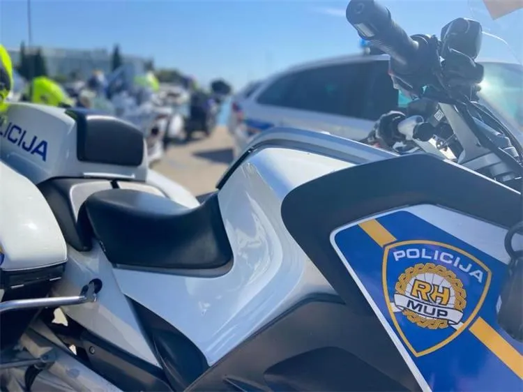 Zaustavljen i isključen iz prometa: Prije položenog vozačkog ispita upravljao skuterom kojem je isteklo važenje prometne dozvole