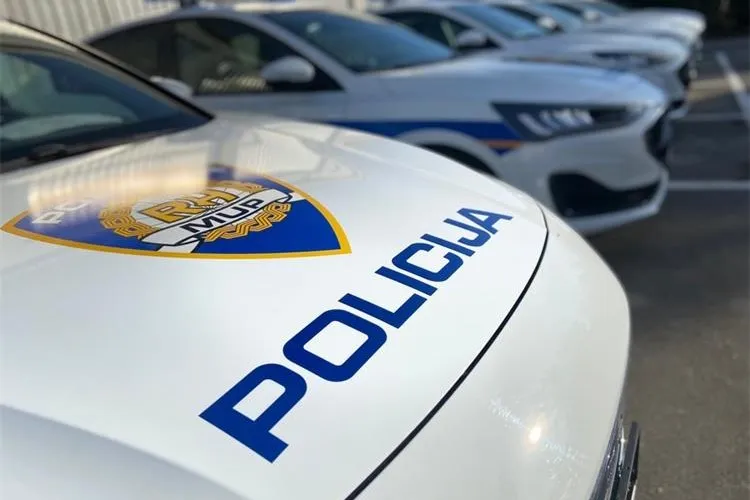 Sveti Filip i Jakov: Pijan se zabio u stablo pa s teškim tjelesnim ozljedama završio u bolnici