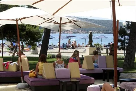 POČINJE PREDSEZONA Kamenice otvaraju doručak na plaži