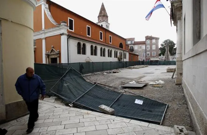 Izvođač nezadovoljan: zastali radovi na uređenju Poljane Šime Budinića i Trga Petra Zoranića