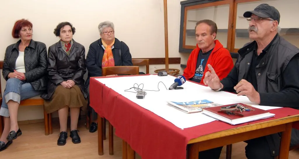 Isključeni im telefon i internet, prijeti im blokada računa