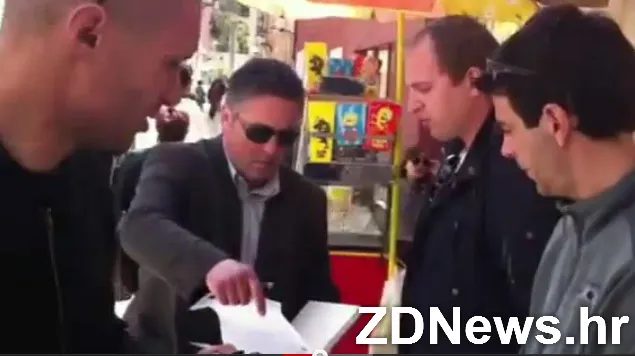 [VIDEO] Očajni komunalni redari pokušali rastjerati mlade zadarske aktiviste