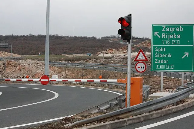 Bura zatvorila A1 između čvorova Maslenica i G. Ploča