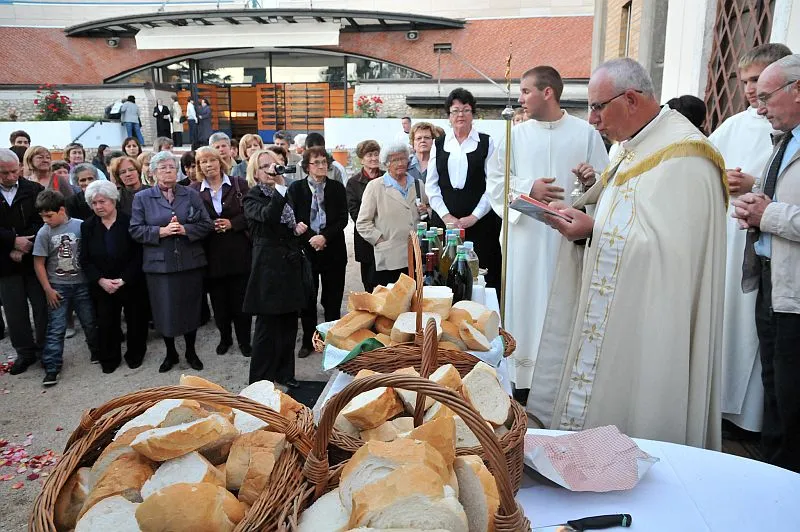Blagoslov kruha i vina u župi na Belafuži