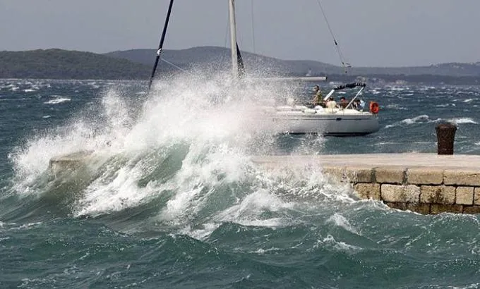 Na red došlo jugo, katamarani u prekidu
