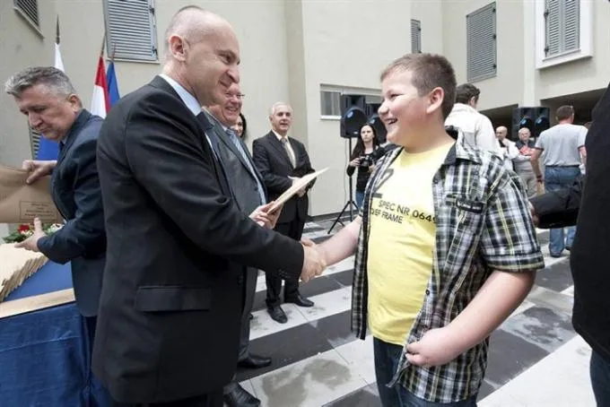 Ministar Matić uručilo ključeve za 65 stanova vojnim invalidima