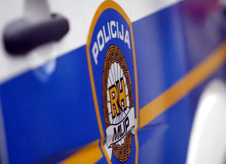 Konobarici šaka u glavu jer mu nije mogla napraviti kavu