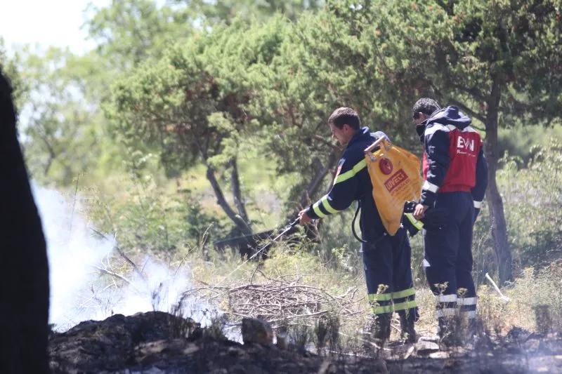 Kuće u Galovcu obranilo 20 vatrogasaca uz pomoć pet protupožarnih letjelica