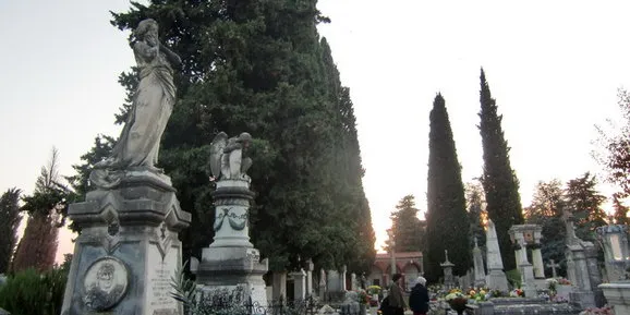 Blagdan Svih svetih: Vozači, strpljivo i oprezno u prometu