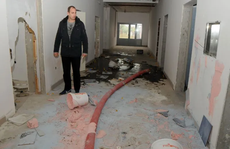 Nakon pressice Akcije Mladih, Grad Zadar postavio zaštitare ispred devastiranog Centra Mocire