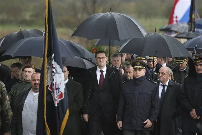 Kotromanović u Škabrnji: Ovdje su ljudi goloruki išli na tenkove