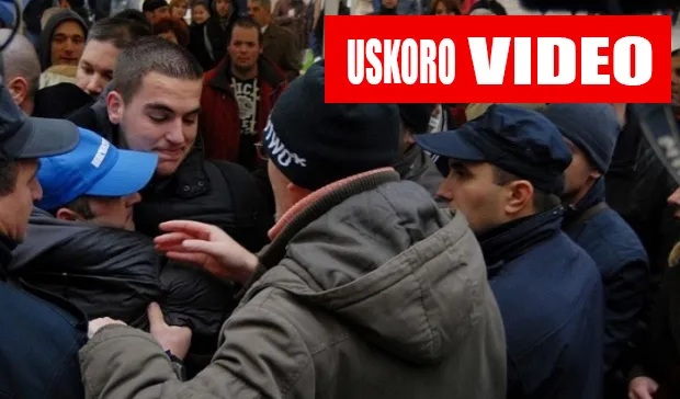 USKORO VIDEO UHIĆENJA PROSVJEDNIKA – Jajima obasuli na zadarsku vijećnicu, dvojica uhićenih