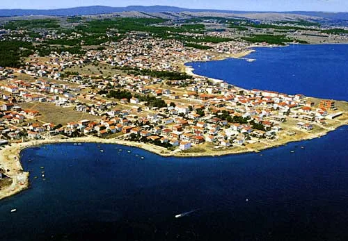 Zadarska županija rekorder – legalizaciju traži 4000 divljih graditelja s Vira; Mrak Taritaš: Nepravda u Kaštelima