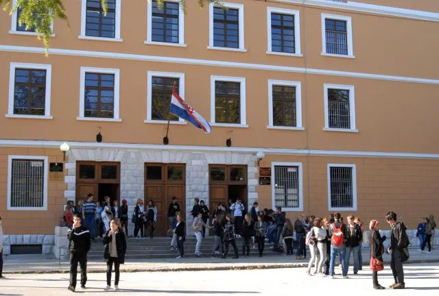 Nove tučnjave u školskim dvorištima