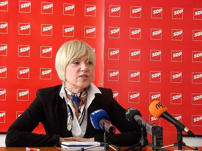 ‘Pipl mast trast as’ se nastavlja: Poslušajte pjesmu o Ingrid!