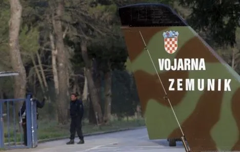 Nesreća u vojarni Zemunik, zaposlenik se bori za život