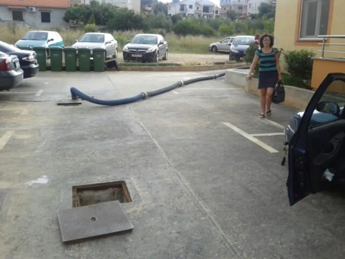 Iz Odvodnje ostavili otvorene crne jame i crijevo