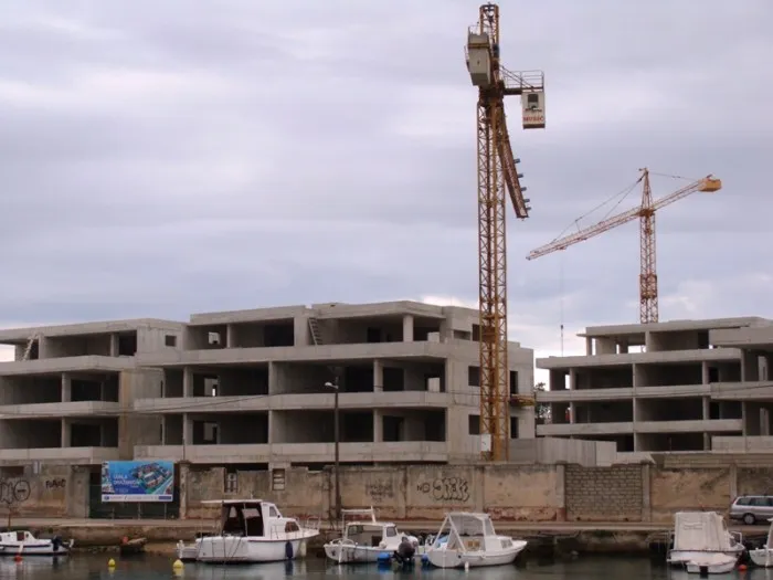 Lignumu i direktoru te tvrtke Grad dopustio unutarnje radove tijekom sezone