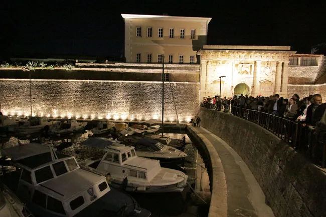 Podna rasvjeta u Foši se priključila ‘moroskoku’