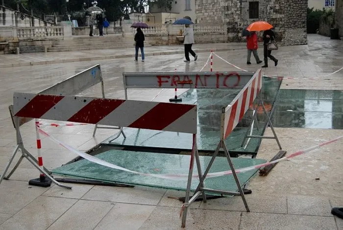 DVIJE GODINE PREUREĐIVALI TRG ZA MILIJUN I POL KUNA Sve su naplatili kao dodatne radove