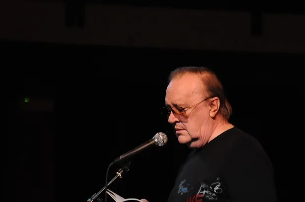 Arsen Dedić, pa mjuzikl “Nemirne noge”