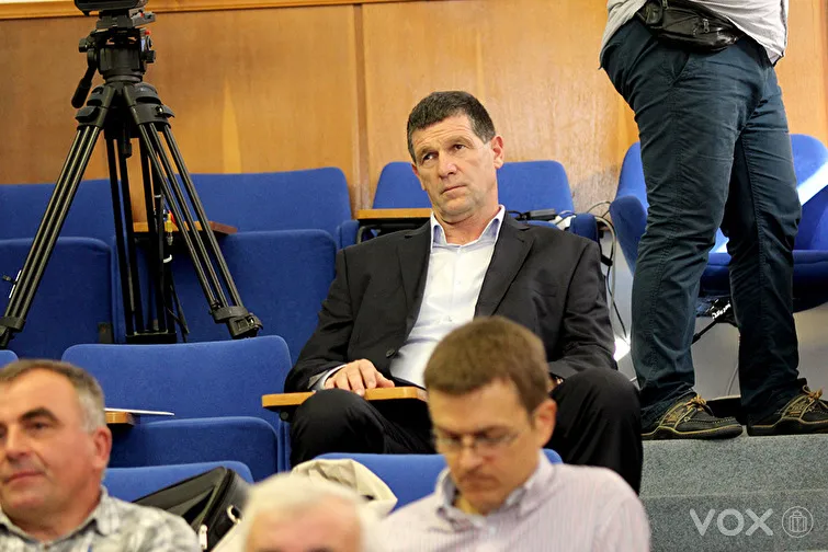 OPET CIRKUS – Verbalni obračun Rena Sinovčića i Marija Pešuta