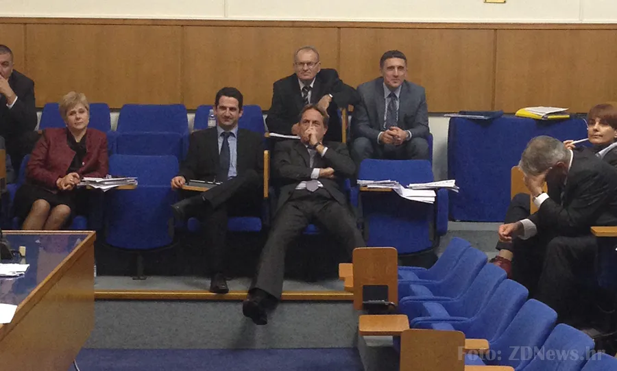 VIJEĆNIK RUBEŠA KALMETI ‘Ako ste vi gordi hrast, mi smo sjekirica iz Peveca. I spremni smo vas sasjeći!’