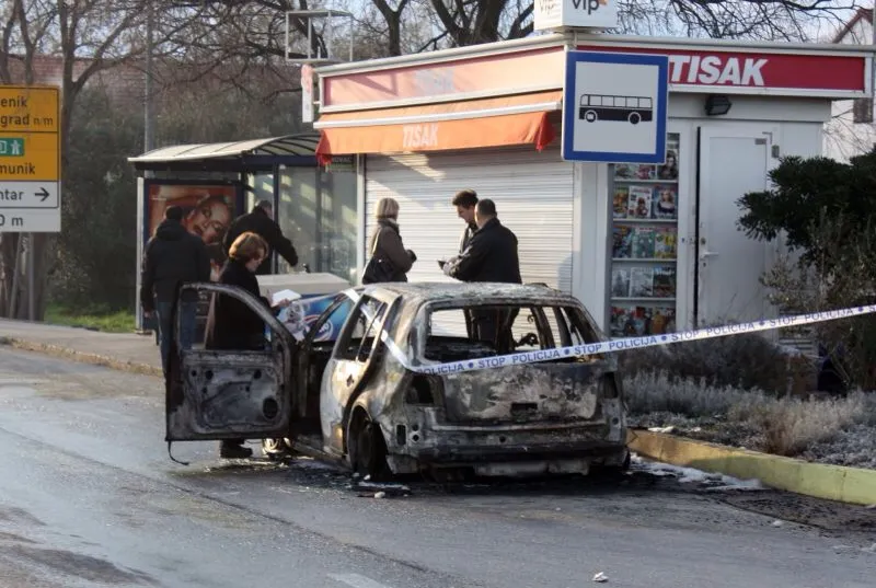 Zadarskim policajcima službeni automobil u potpunosti – izgorio!